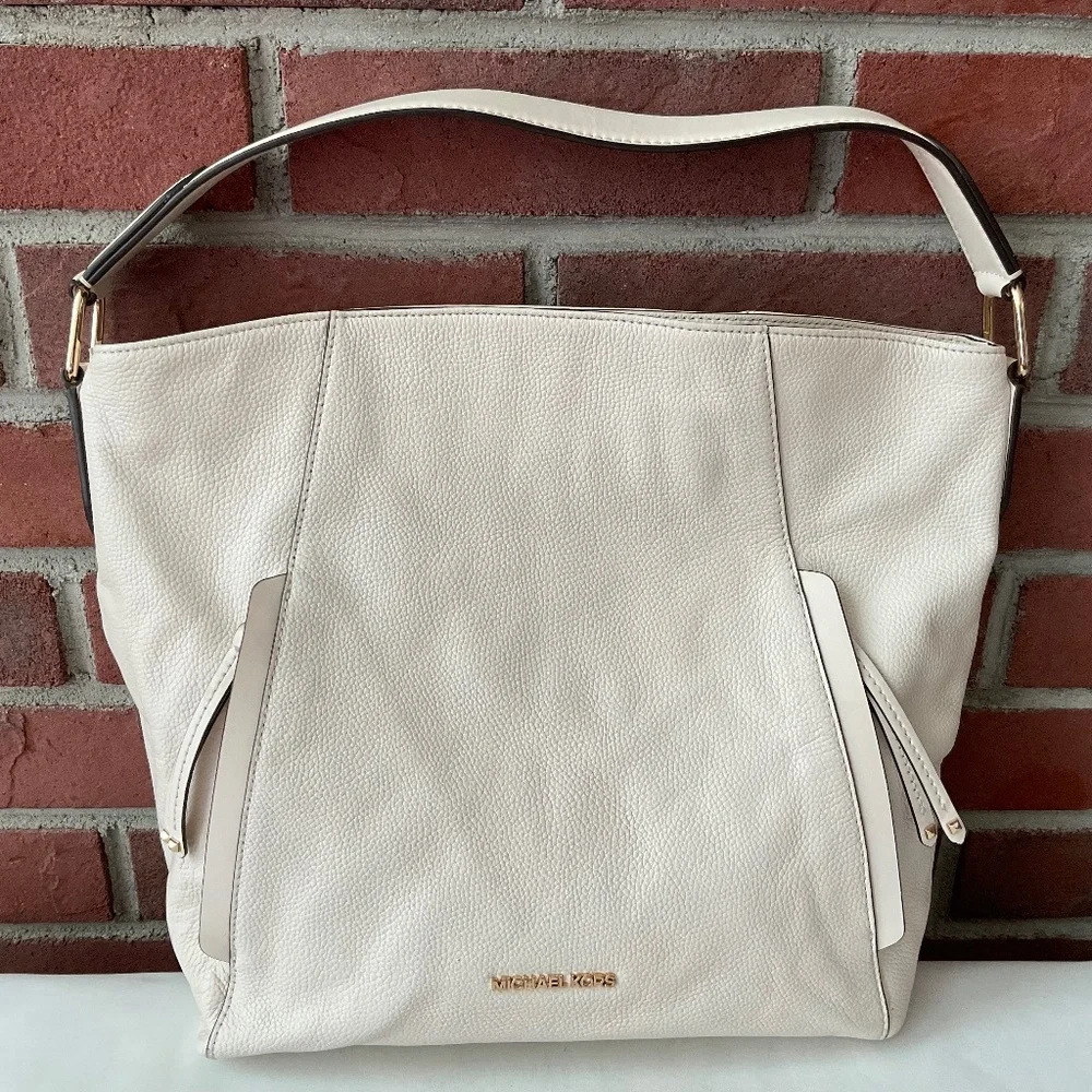 NWT Michael Kors Evie Light Cream Leather Hobo Shoulder Bag NEW